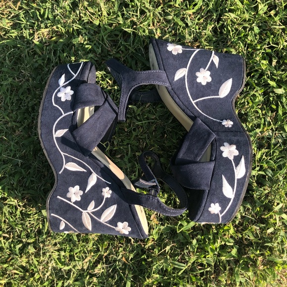 NWOT platform heels wedges - Picture 9 of 12